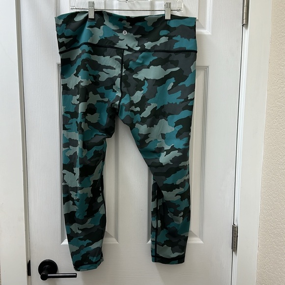 LIKE NEW! Lululemon Wunder Under High-Rise Tight 25" Camo - Picture 6 of 16